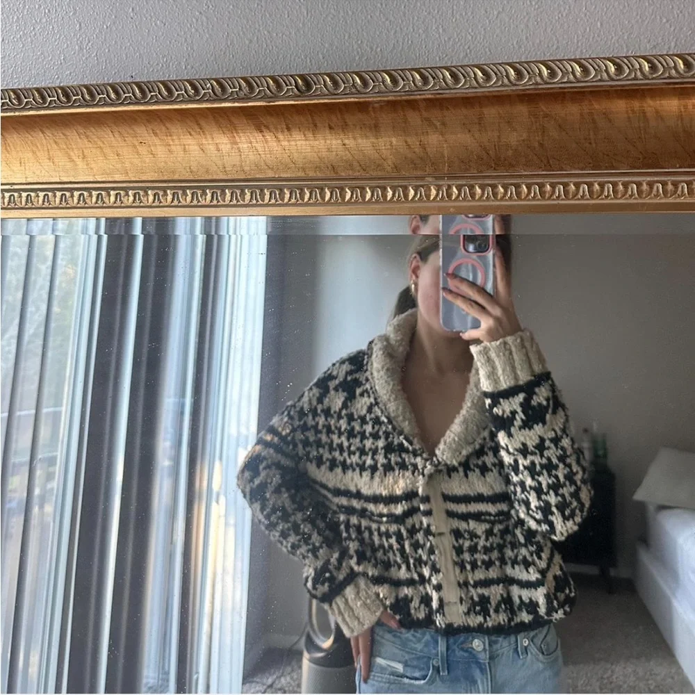 Black and White Knit Cardigan - Picture 3 of 3